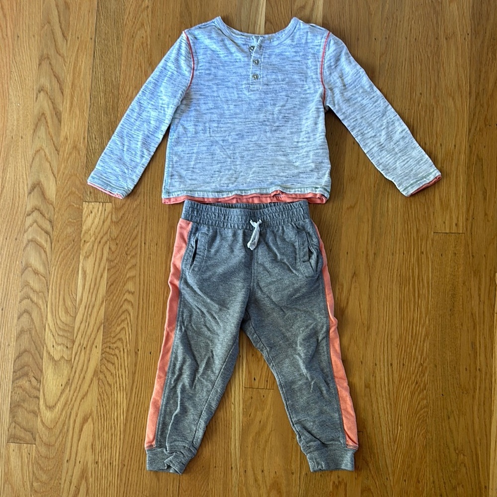 Splendid Gray and Pink Jogger Sweatpants with Elastic Waistband